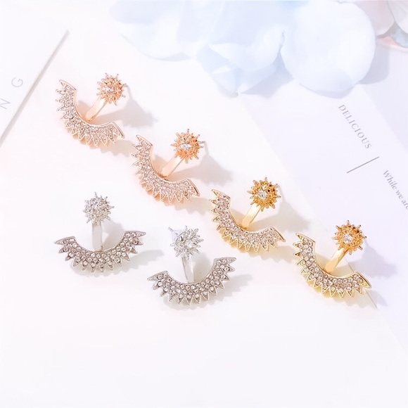 ⚜️[𝟯/$𝟭𝟴]⚜️Gold Crystal Thorn Jacket Earrings NEW - Picture 4 of 7